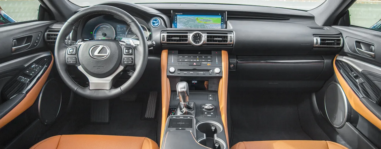 Prueba Lexus RC 300h 2019, el coupé híbrido autorrecargable se actualiza