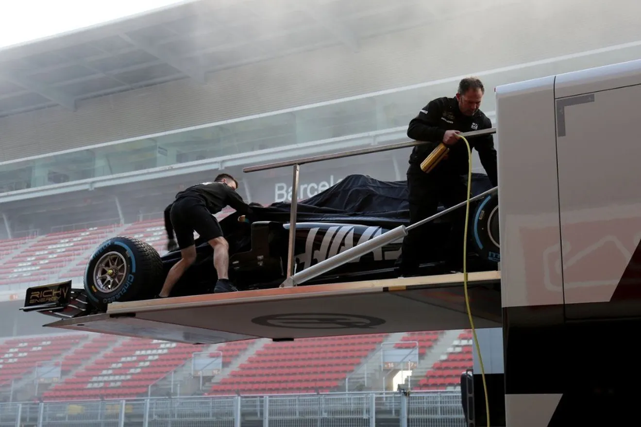 El Haas VF-19 ya rueda en Barcelona; Fittipaldi espera a subirse en los test