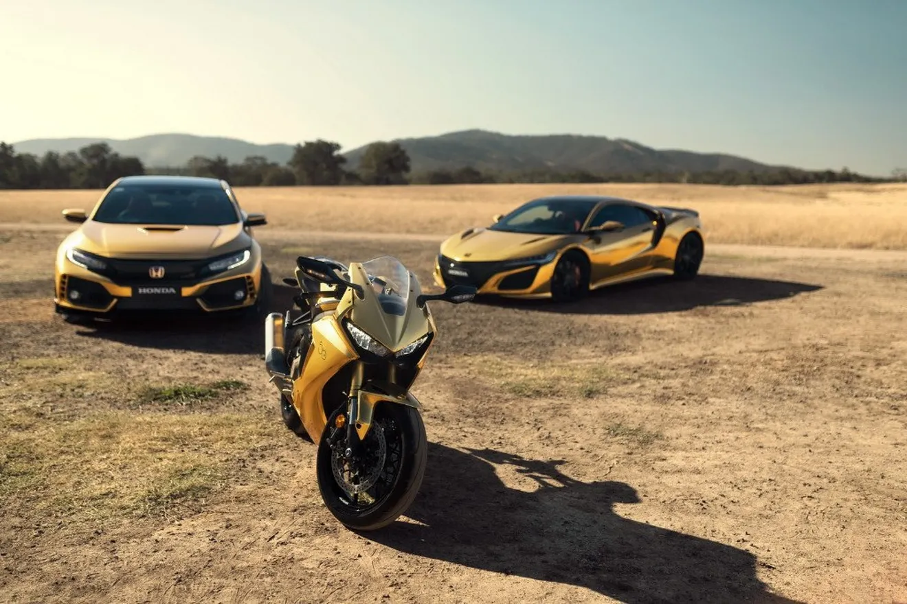 Honda presenta un NSX y un Civic Type R en cromo dorado