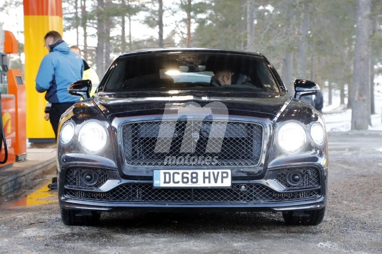 La nueva generación del Bentley Flying Spur se destapa en las pruebas de invierno