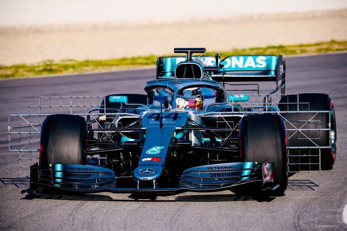 Mercedes renueva casi por completo el W10 en el reinicio del test