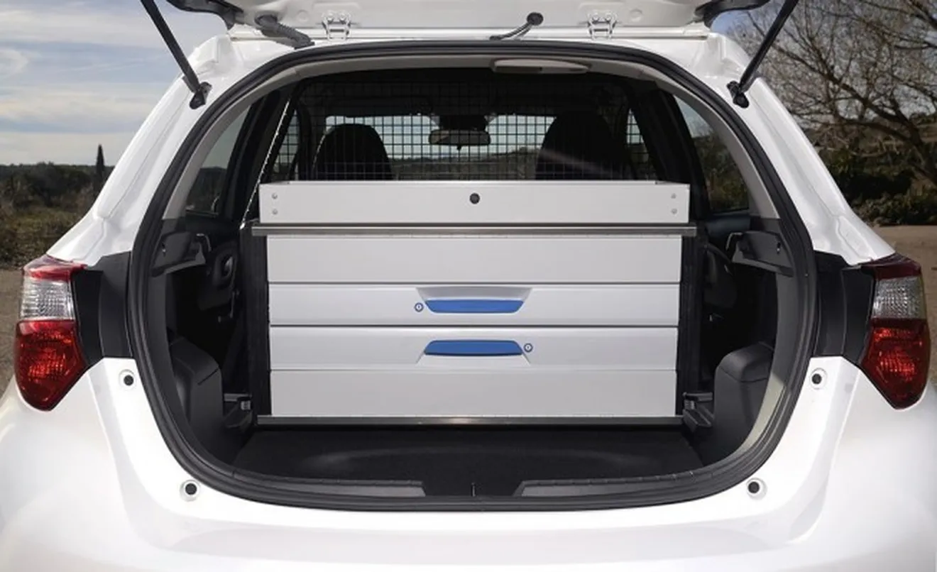 Toyota Yaris Hybrid ECOVAN - maletero