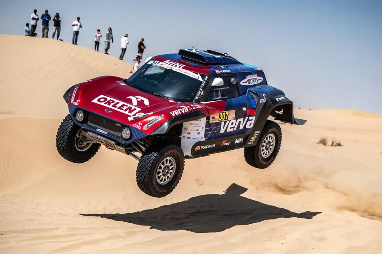 Elenco de estrellas en el Abu Dhabi Desert Challenge 2019