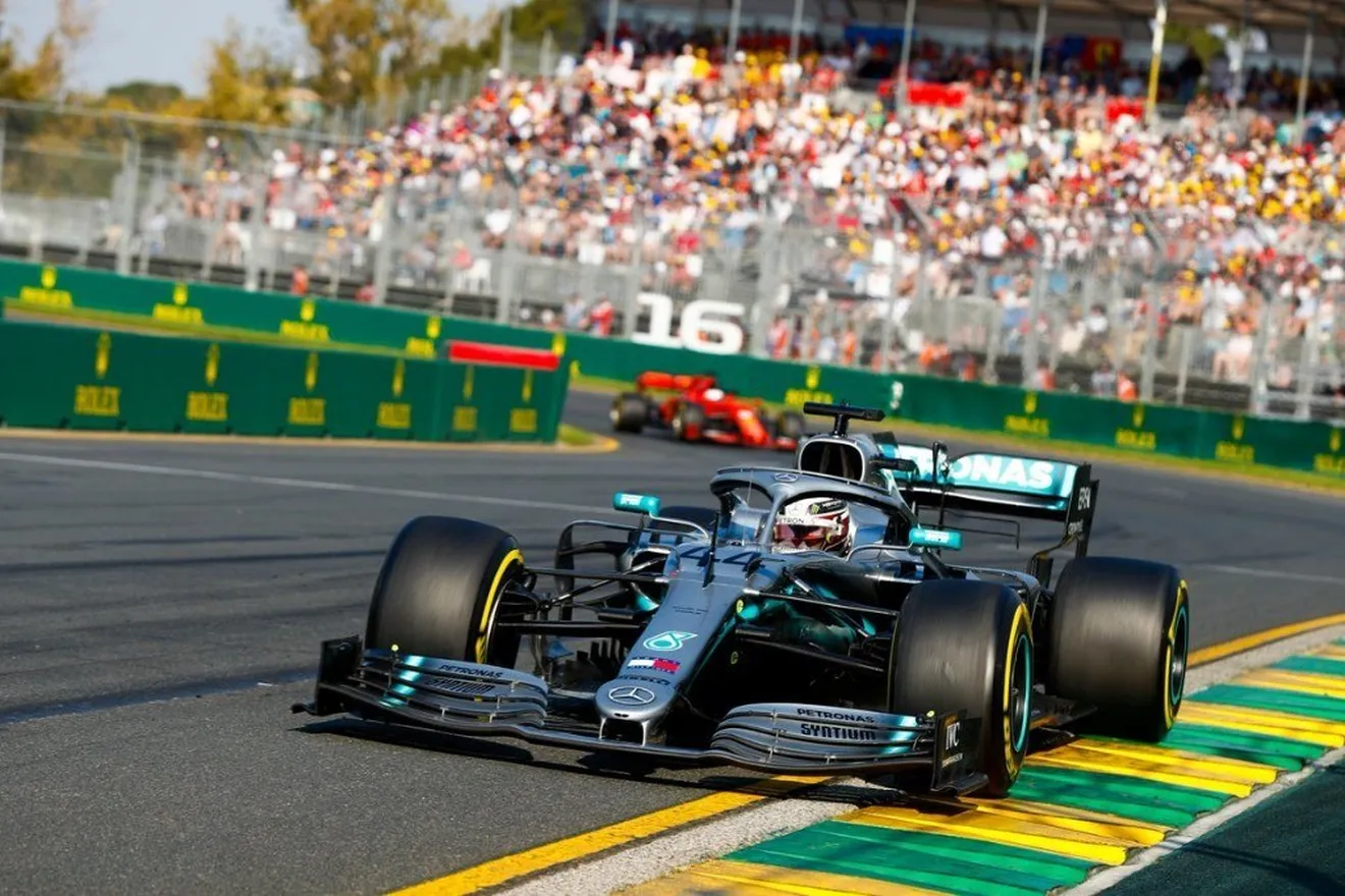 Hamilton terminó la carrera con el suelo del Mercedes W10 roto