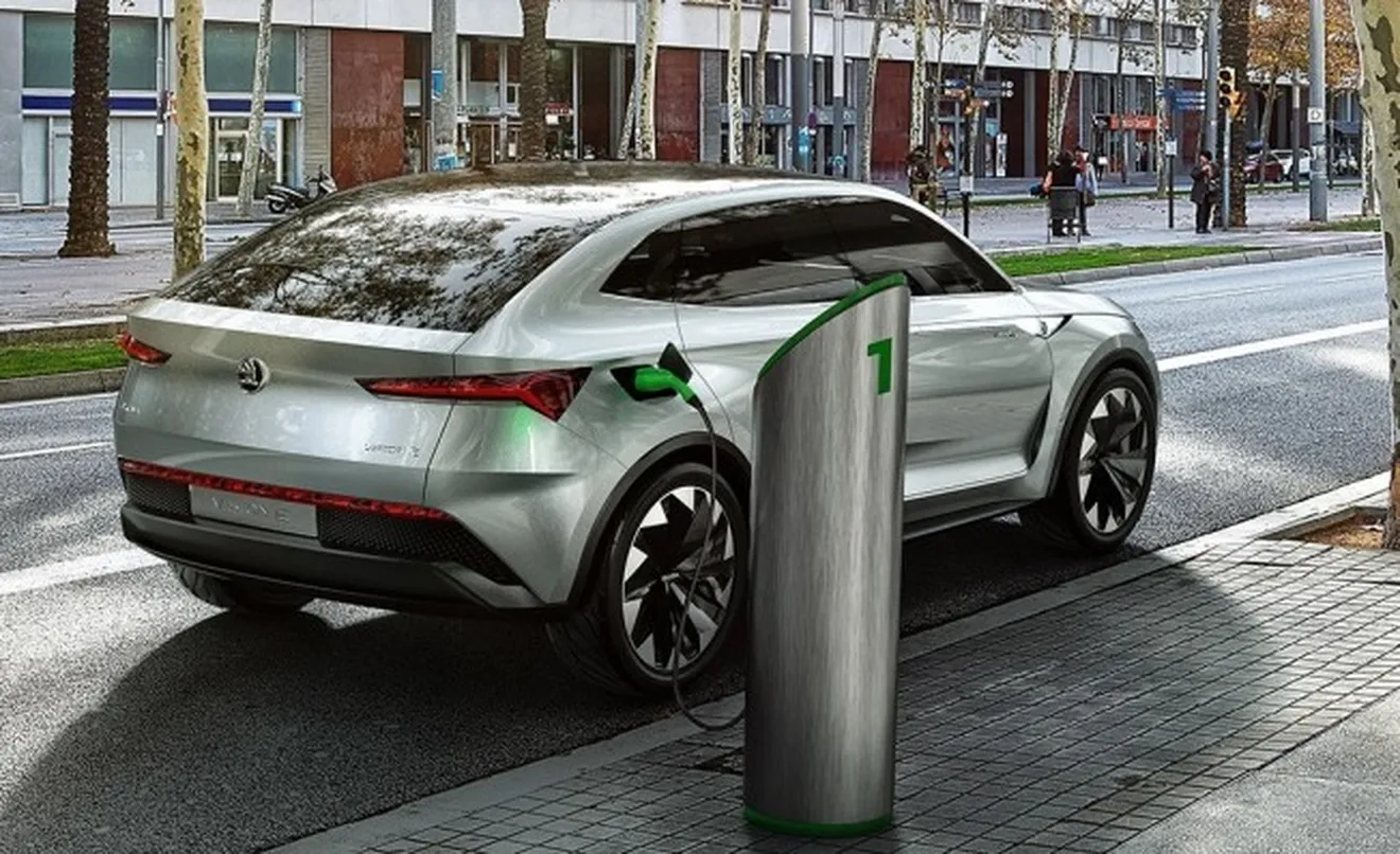 Skoda anuncia sus primeros coches híbridos enchufables y eléctricos