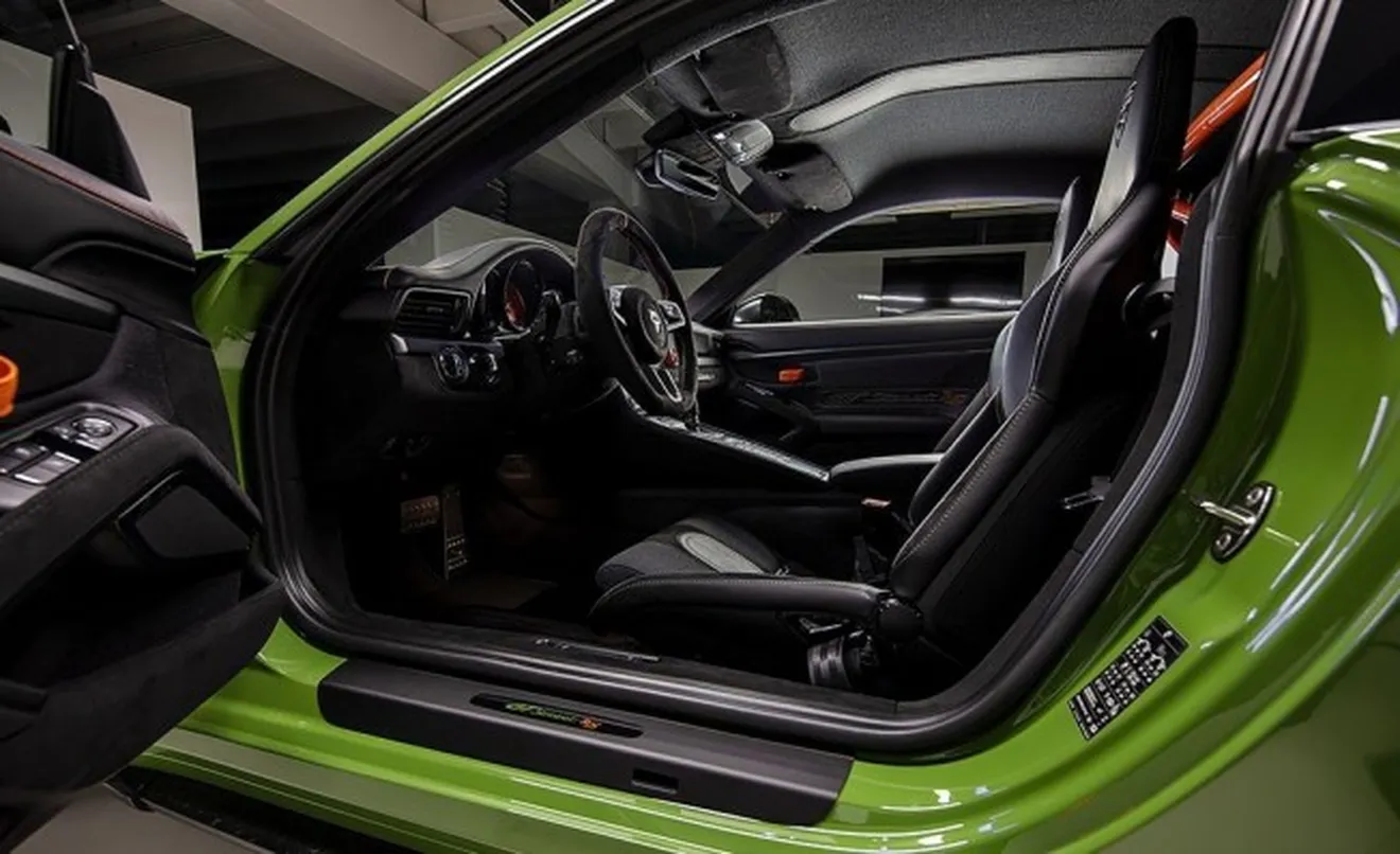 TechArt GTstreet RS - interior