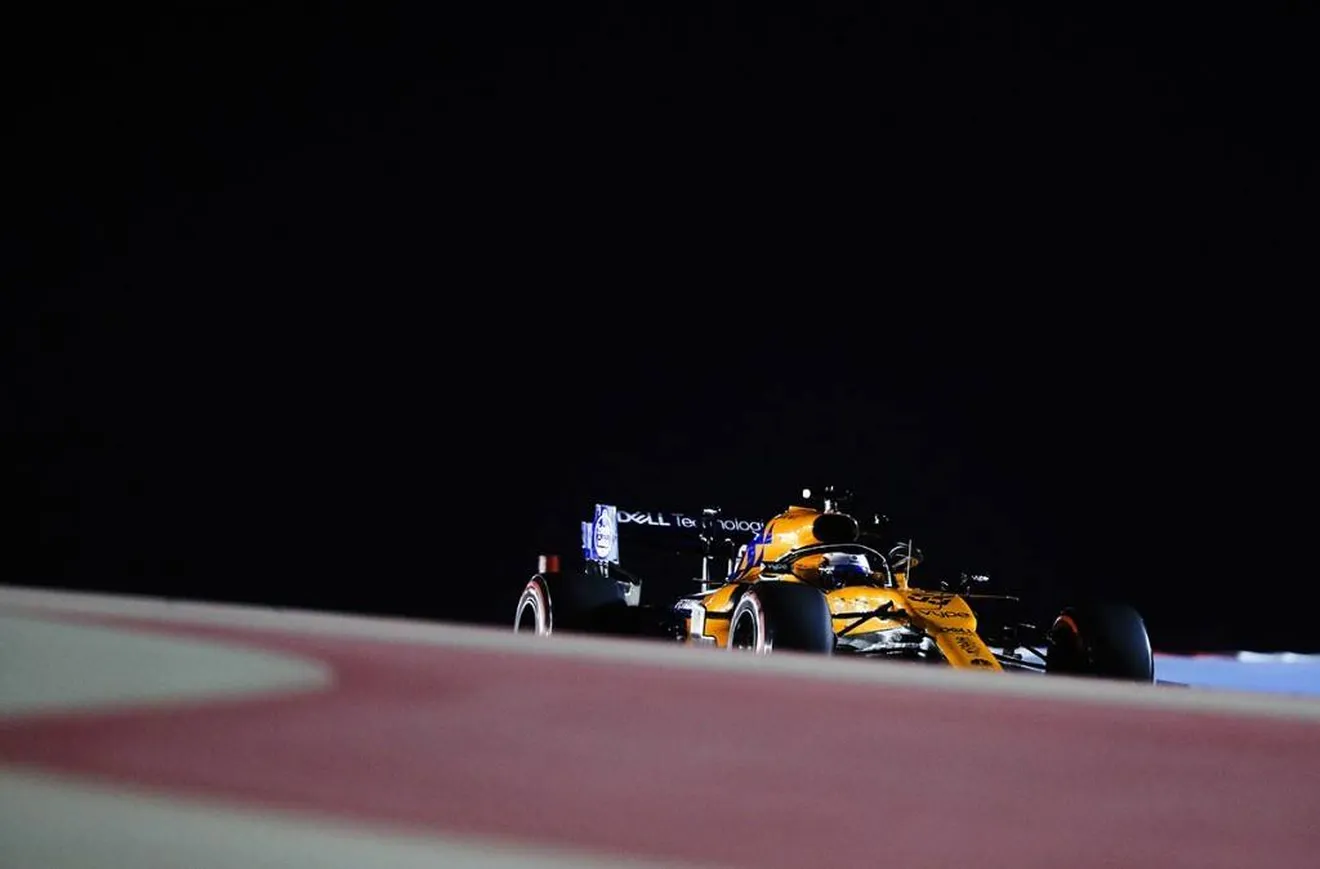 Sainz: "Verstappen me ha dado muy fuerte y luego me ha fallado la caja de cambios"