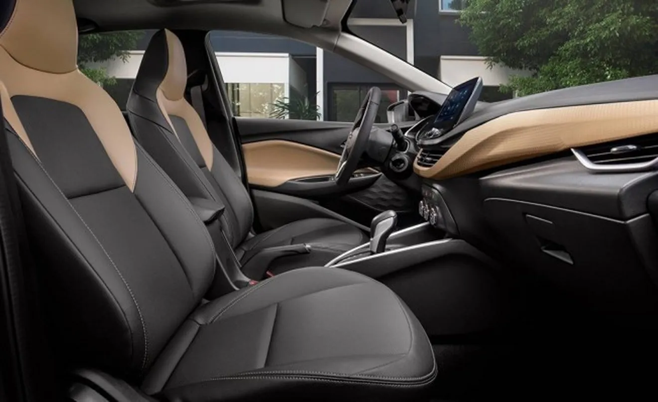 Chevrolet Onix Redline - interior