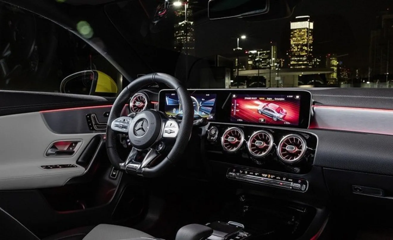 Mercedes-AMG CLA 35 4MATIC 2019 - interior