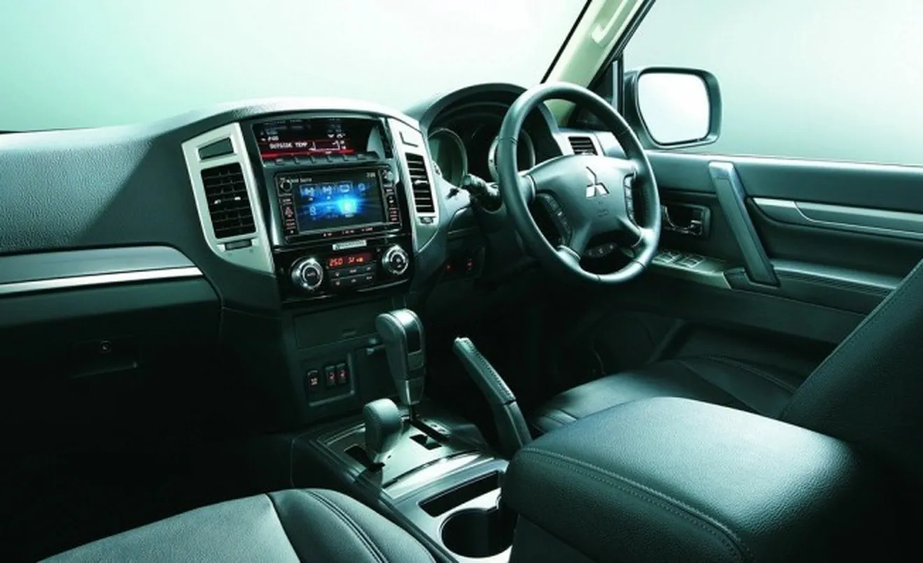 Mitsubishi Pajero Final Edition - interior