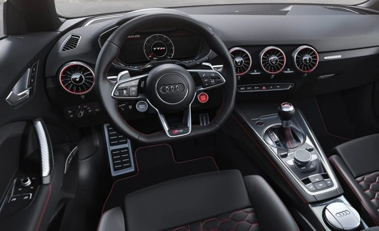 Audi TT RS 2019 - interior