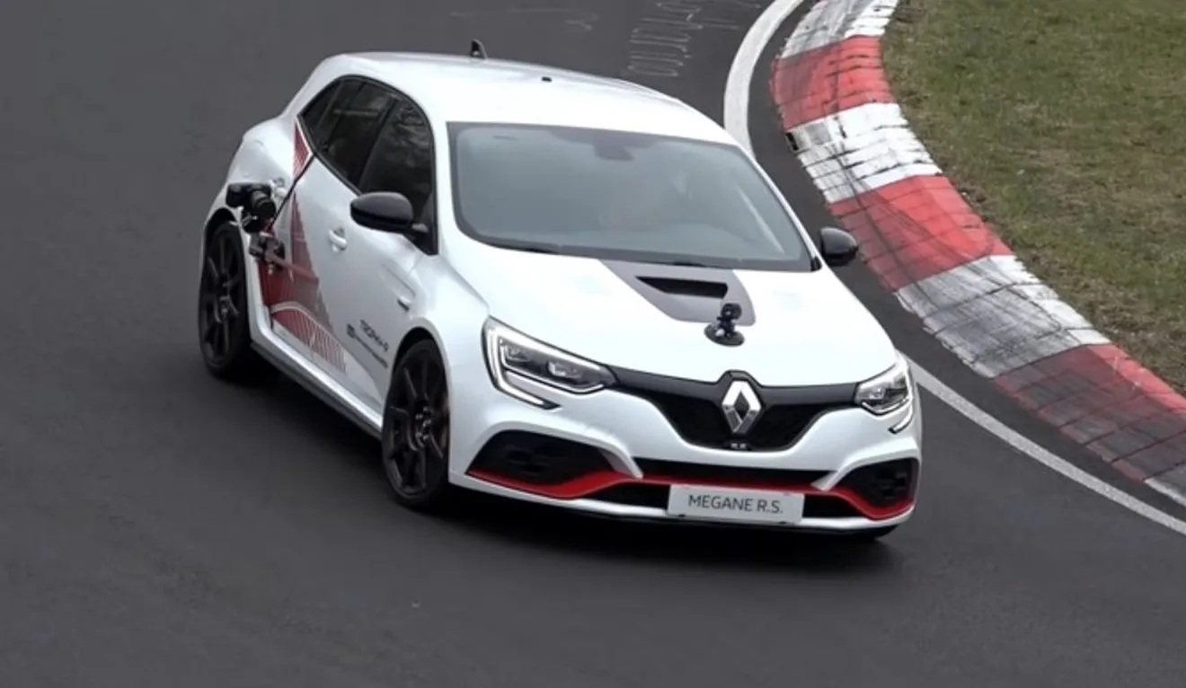 El nuevo Renault Mégane RS Trophy-R al desnudo en Nürburgring [vídeo]