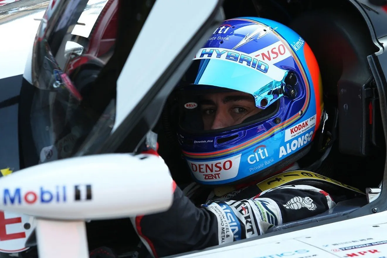 Alonso, tras conquistar Spa: "Toda la carrera ha sido muy complicada"