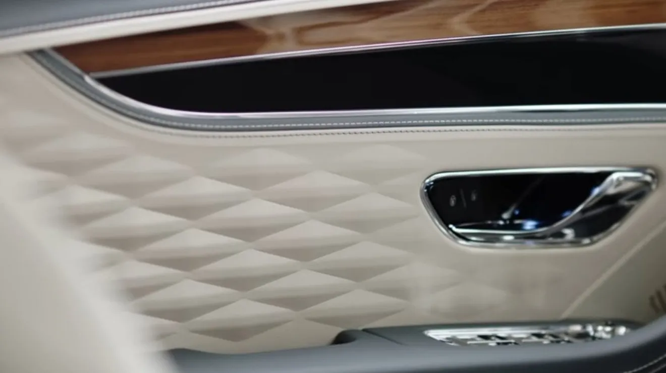 El nuevo Bentley Flying Spur contará con revestimientos de piel en 3D