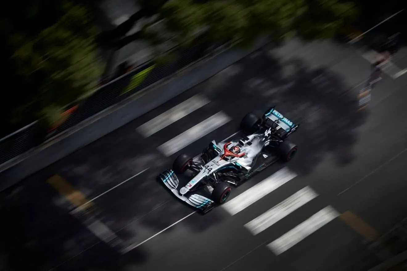 Hamilton, extasiado tras conseguir la pole en Mónaco: "Ésta es para Niki"