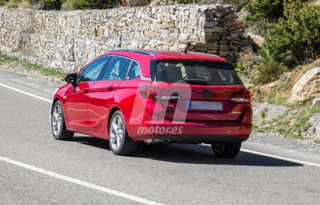 Opel Astra Sports Tourer 2020 - foto espía posterior