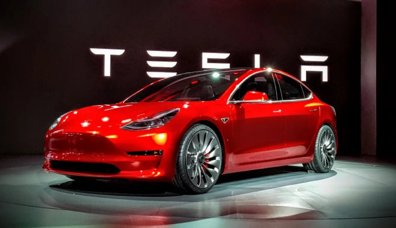 Tesla lanza en Canadá la versión más bizarra del Model 3
