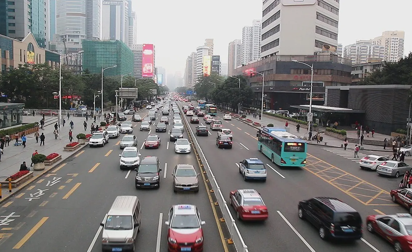 Las grandes ciudades de China relajan las restricciones a la compra de coches nuevos