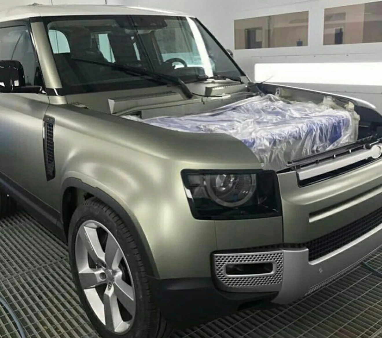 ¡Siguen las filtraciones! El exterior del nuevo Land Rover Defender al descubierto