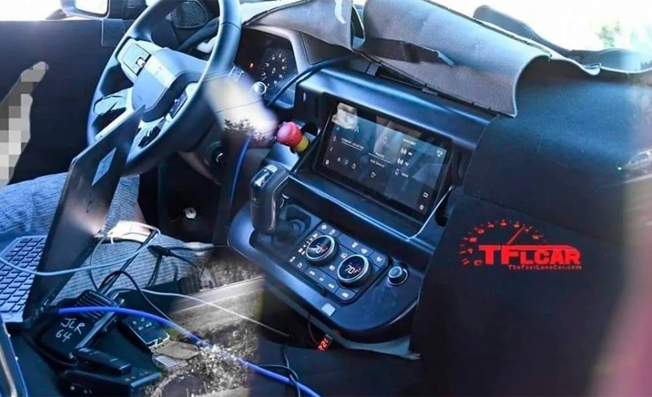 Filtrado el tecnológico interior del nuevo Land Rover Defender