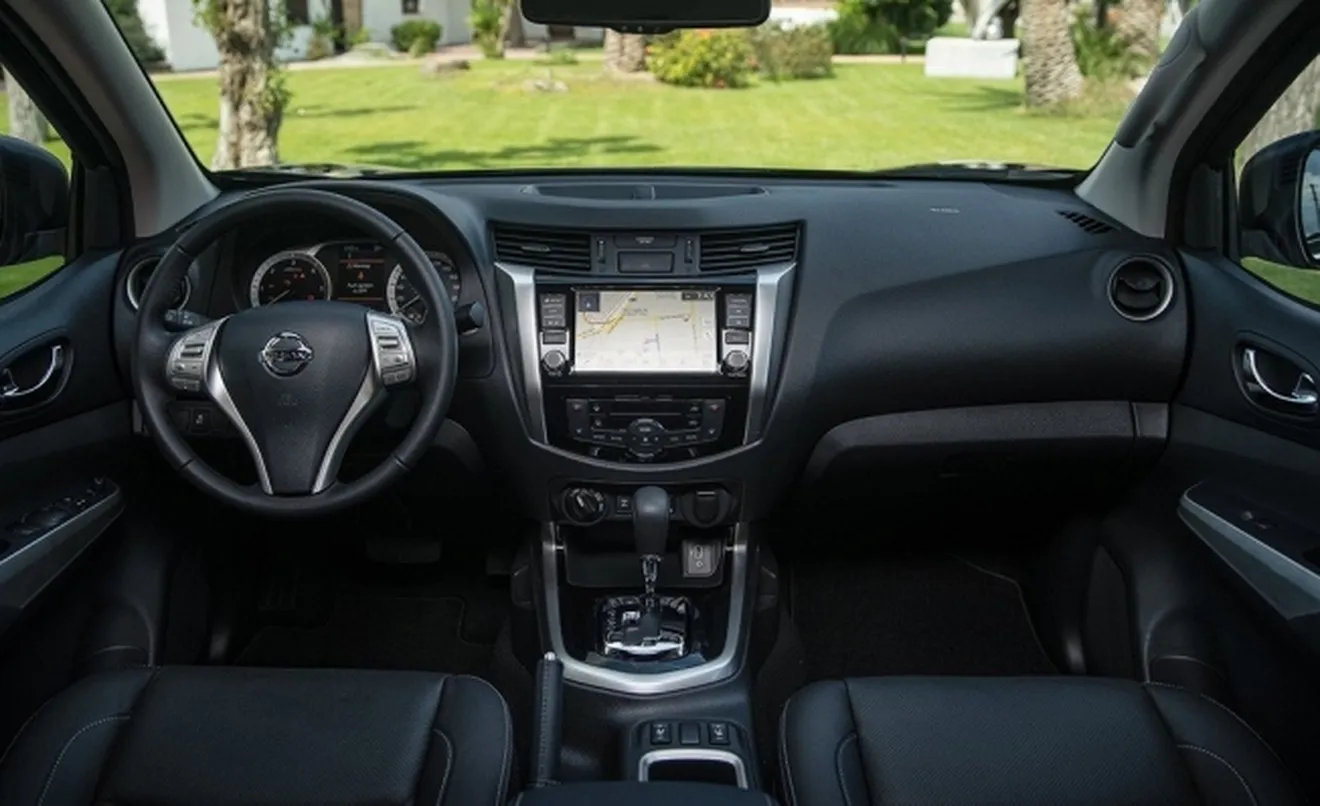Nissan Navara 2019 - interior