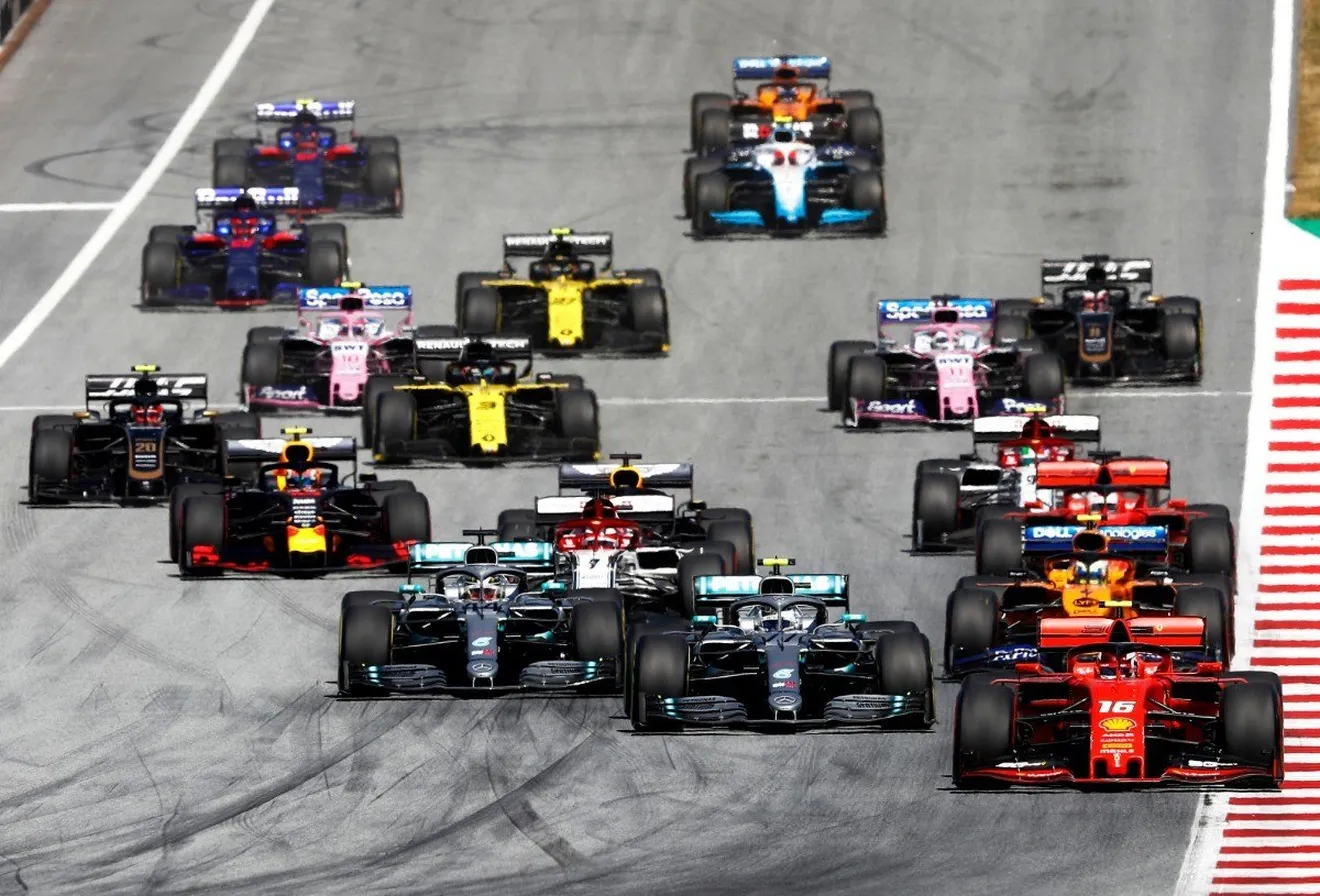Bottas considera "extraño" el modo en que Ferrari gana tiempo en las rectas