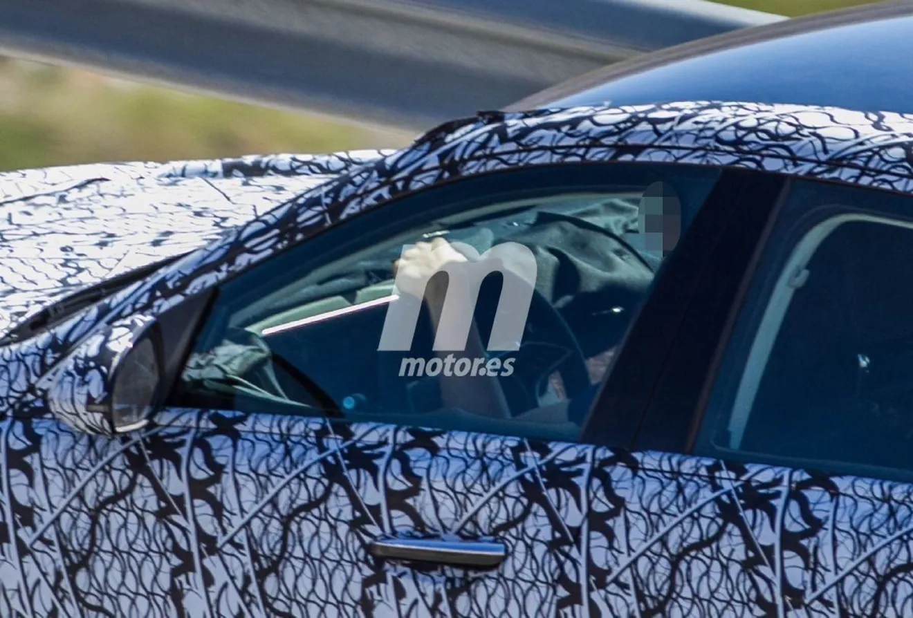 Nuevas fotos espía del Mercedes Clase C 2021 muestran su avanzado interior