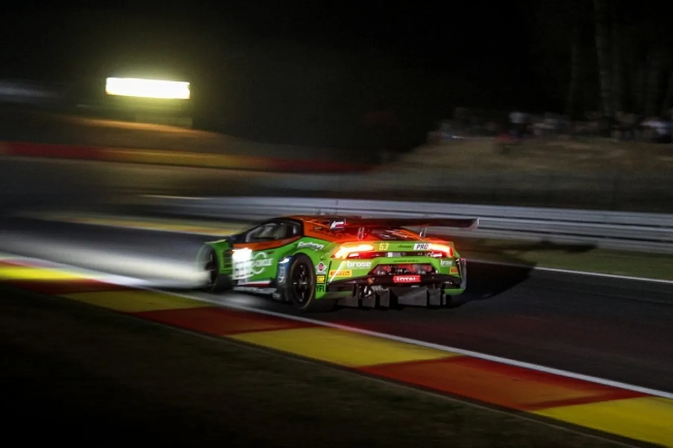 Gran botín para el Ferrari #72 de Molina en la noche de Spa