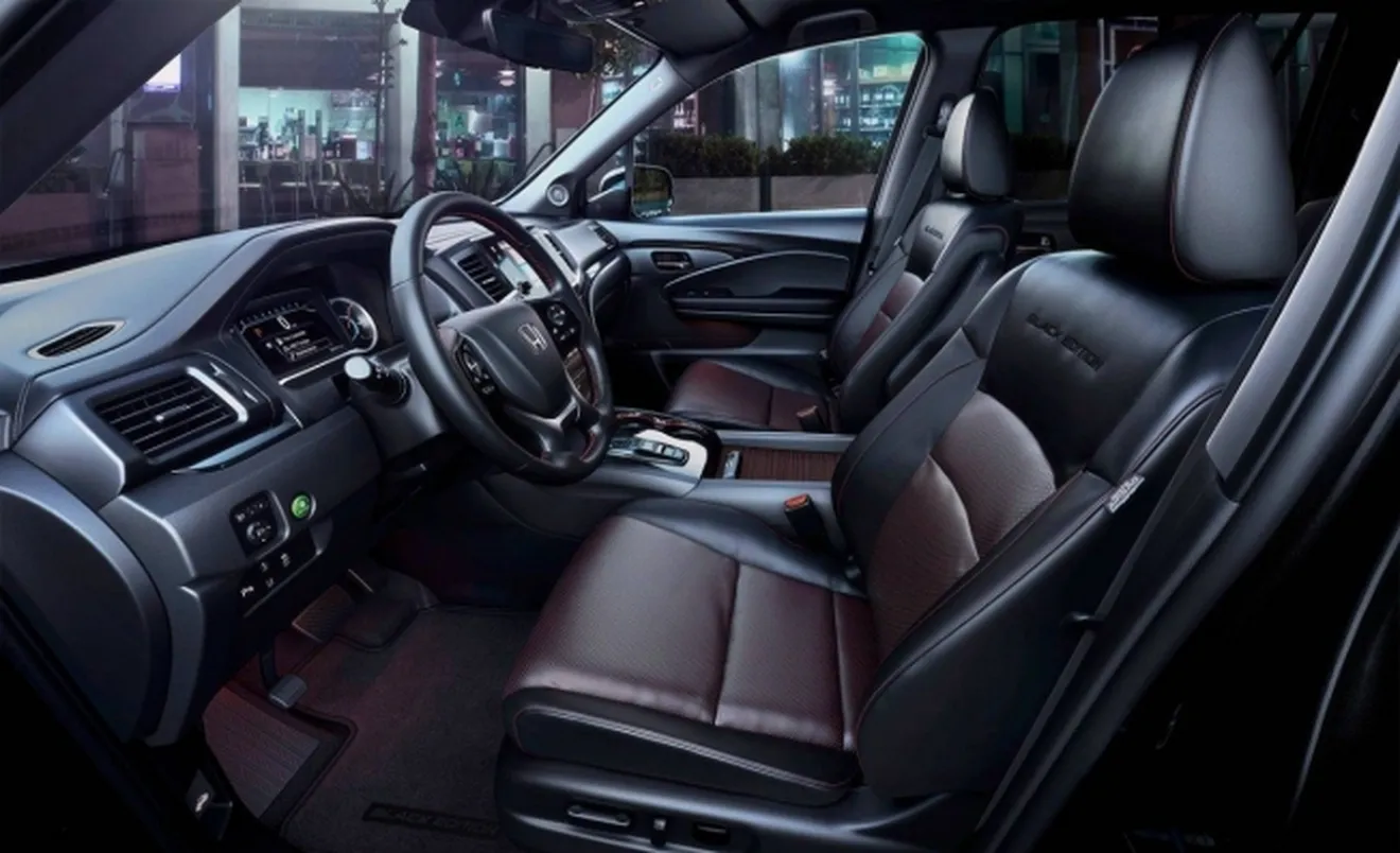 Honda Pilot Black Edition - interior