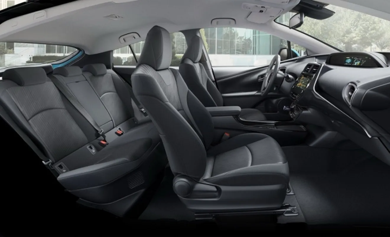 Toyota Prius PHEV 2019 - interior