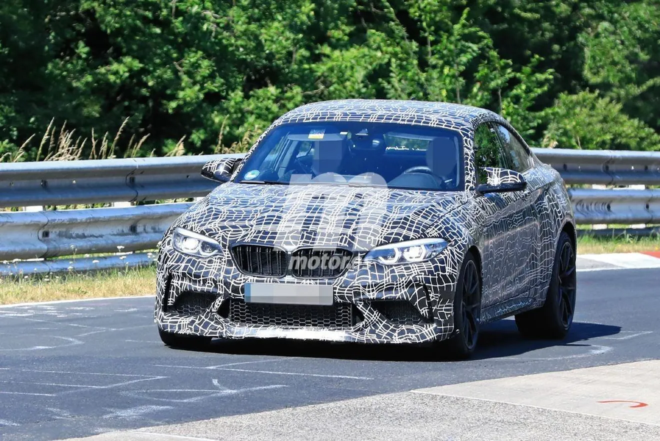 Nuevas fotos espía del BMW M2 CS en Nürburgring dejan a la vista múltiples detalles