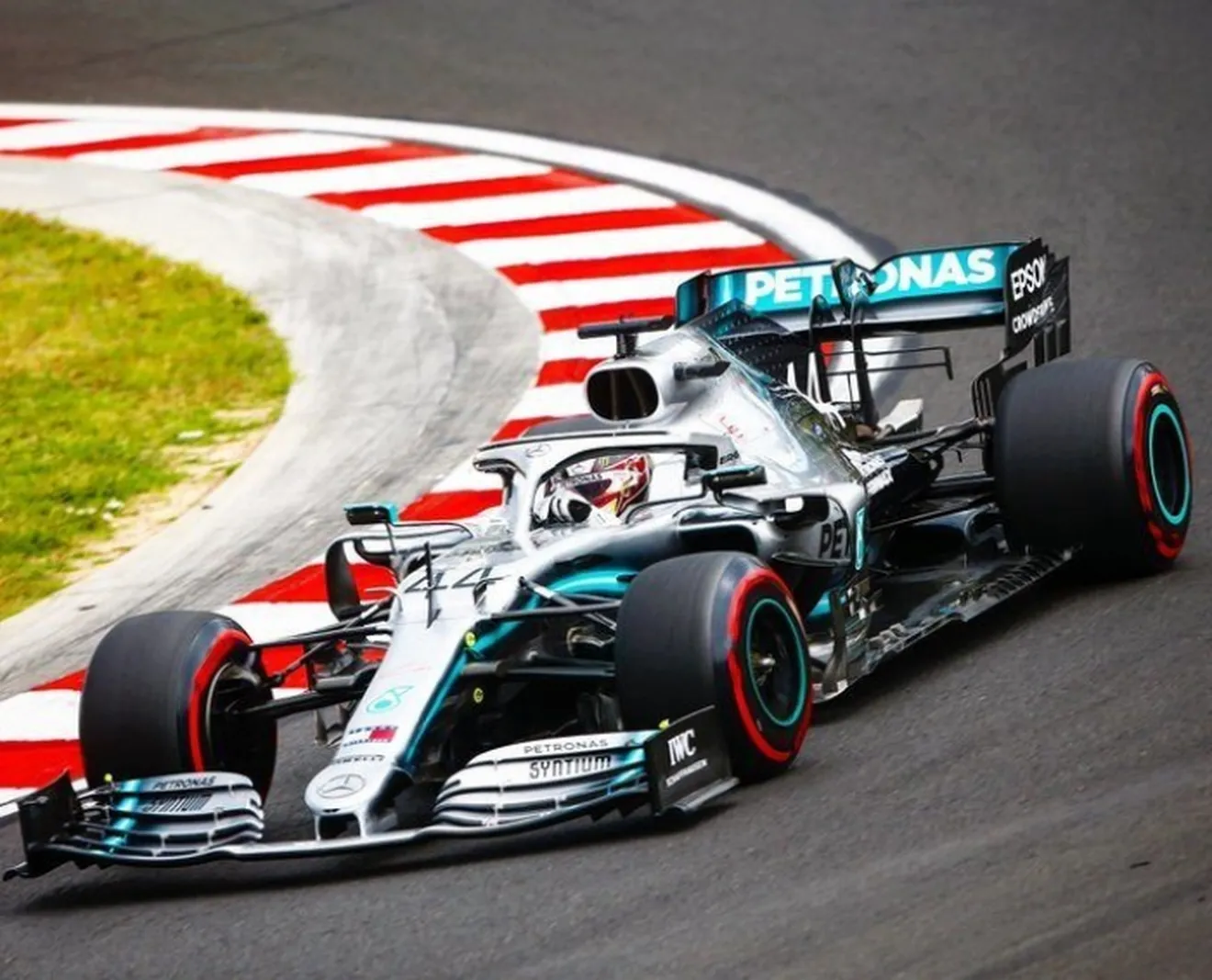 Hamilton teme a Red Bull: "A veces tienen más potencia que Mercedes"