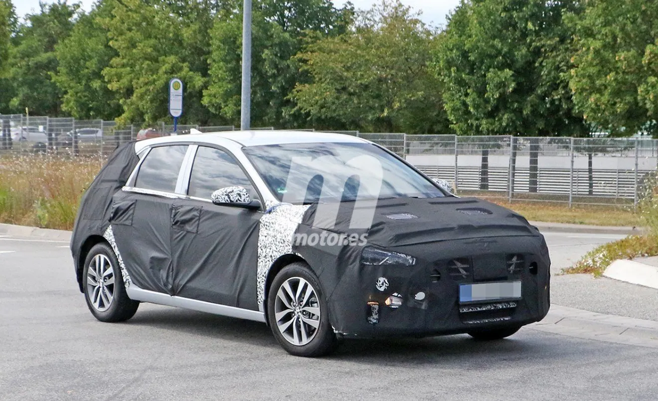 Hyundai i30 híbrido enchufable, ¡primeras fotos espía del compacto electrificado!