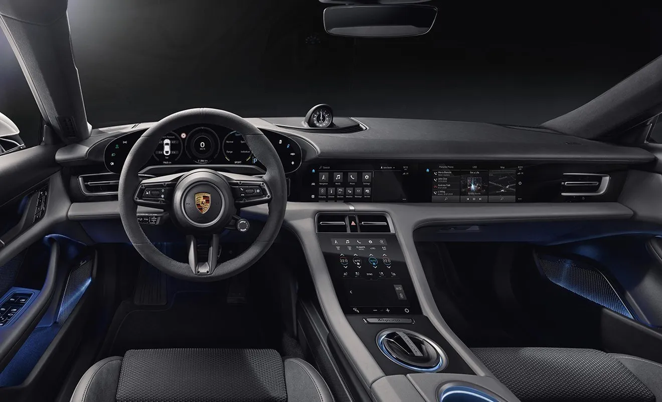 Así es el interior del Porsche Taycan: minimalista, digital y elegante