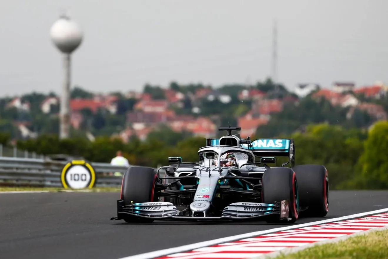 Mercedes comienza con cara y cruz: Hamilton vuelve al frente y Bottas no rueda