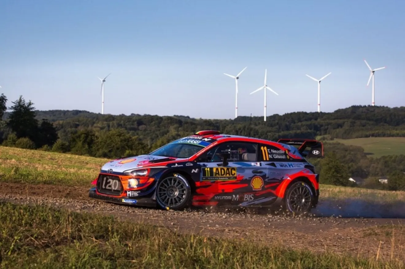 Tänak y Neuville mantienen su lucha en el ecuador del Rally de Alemania