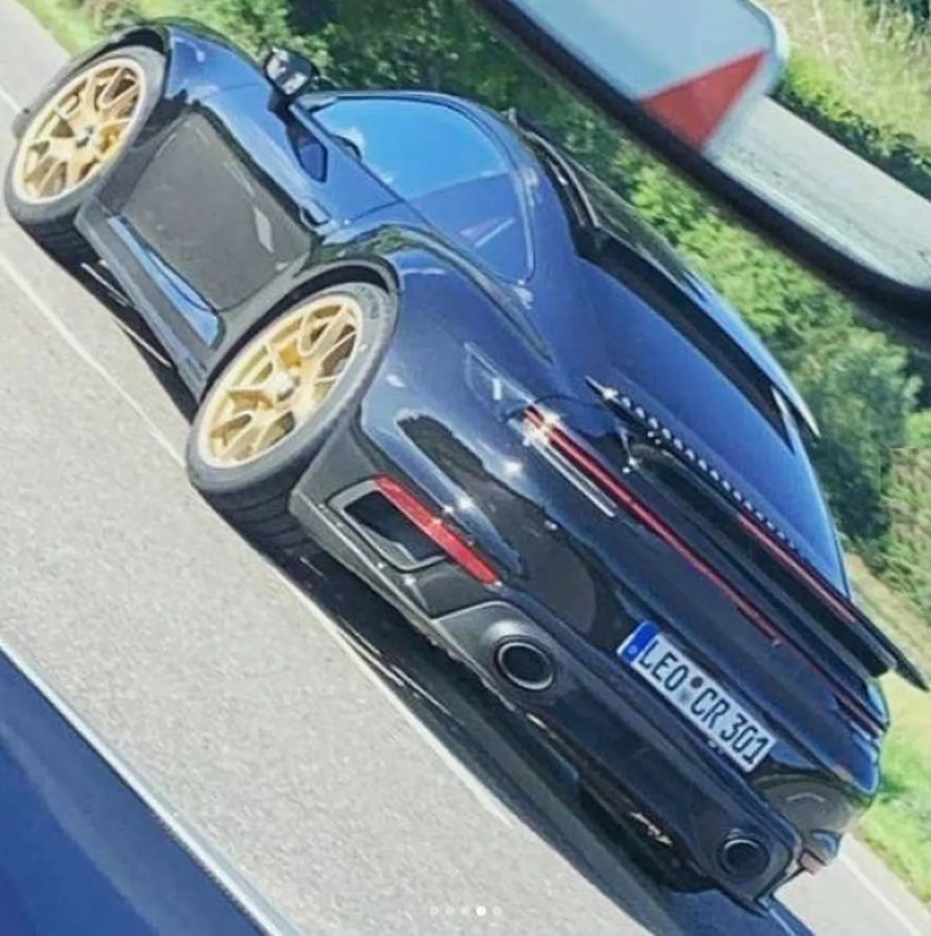 El nuevo Porsche 911 Turbo ya rueda prácticamente desnudo