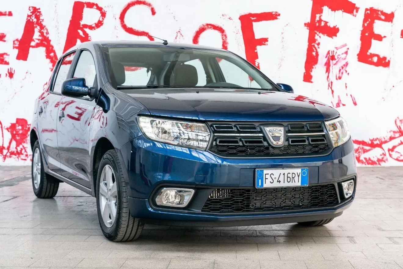 Italia - Julio 2019: El Dacia Sandero alcanza una nueva posición histórica