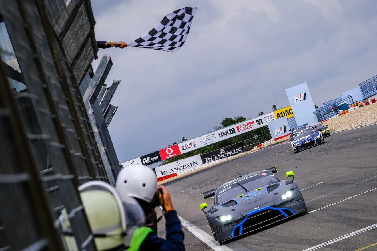 El Aston Martin #76 se impone en la segunda manga de Nürburgring