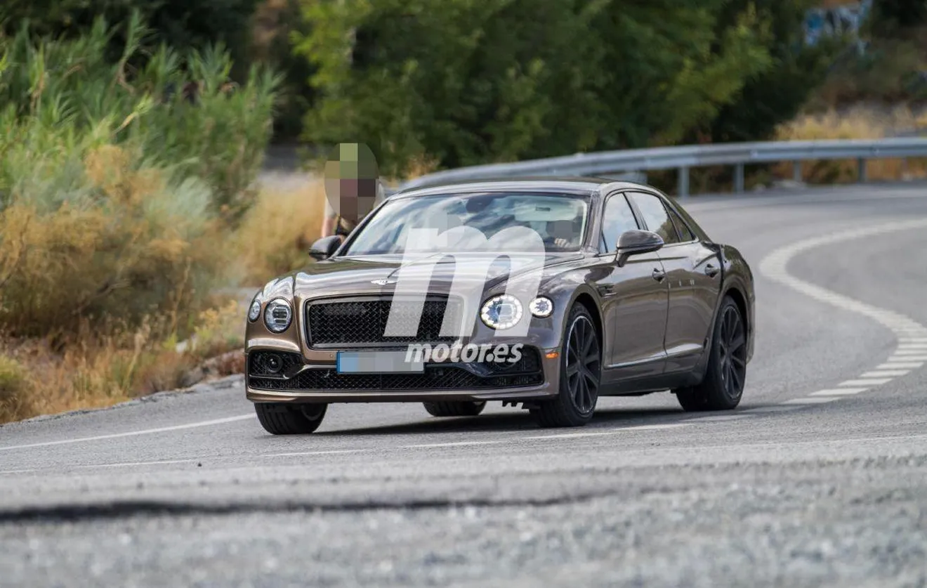 El nuevo Bentley Flying Spur Speed hace su primera aparición en fotos espía