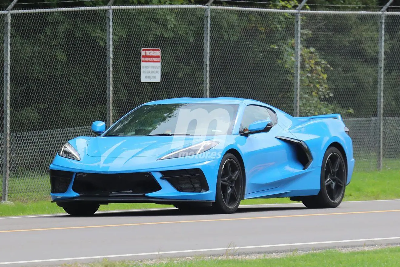 Al descubierto el nuevo "azul pitufo" del Chevrolet Corvette Stingray