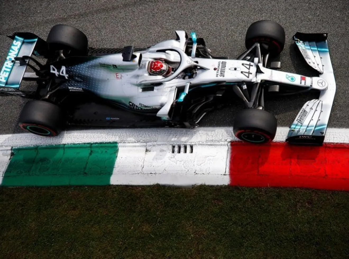 Hamilton, crítico con Ferrari por lo sucedido en la Q3: "Nos dejaron fuera de tiempo"