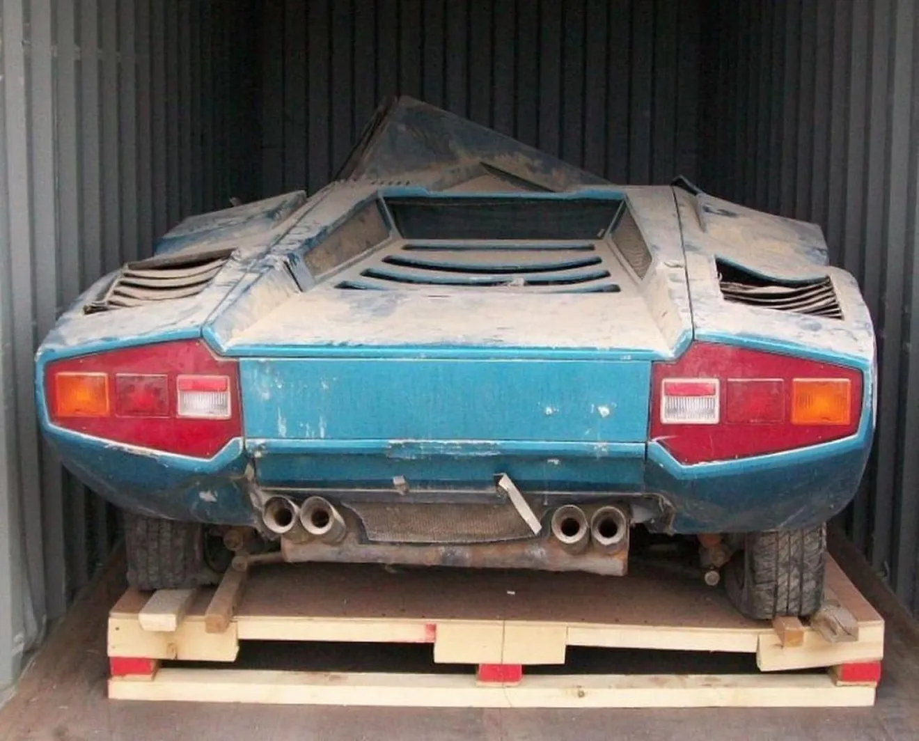 Rescatan un Lamborghini Countach LP400 "Periscopio" abandonado