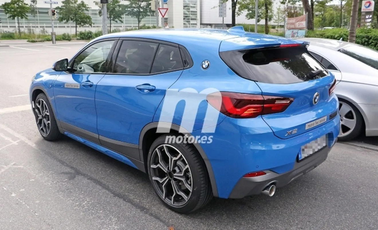 BMW X2 xDrive25e - foto espía posterior