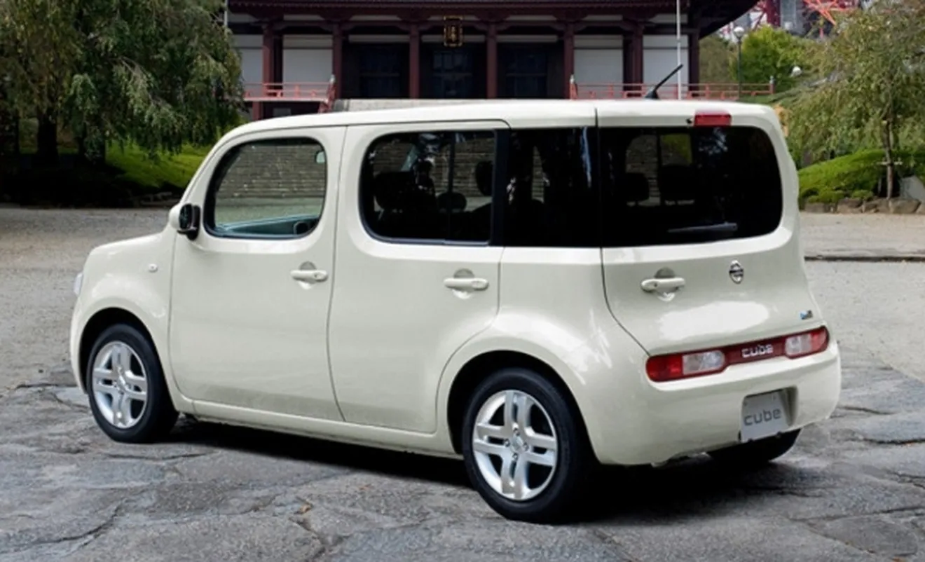 Nissan Cube - posterior