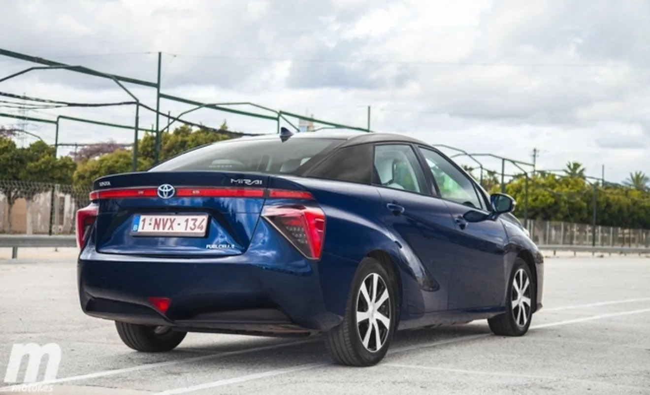 Toyota Mirai - posterior