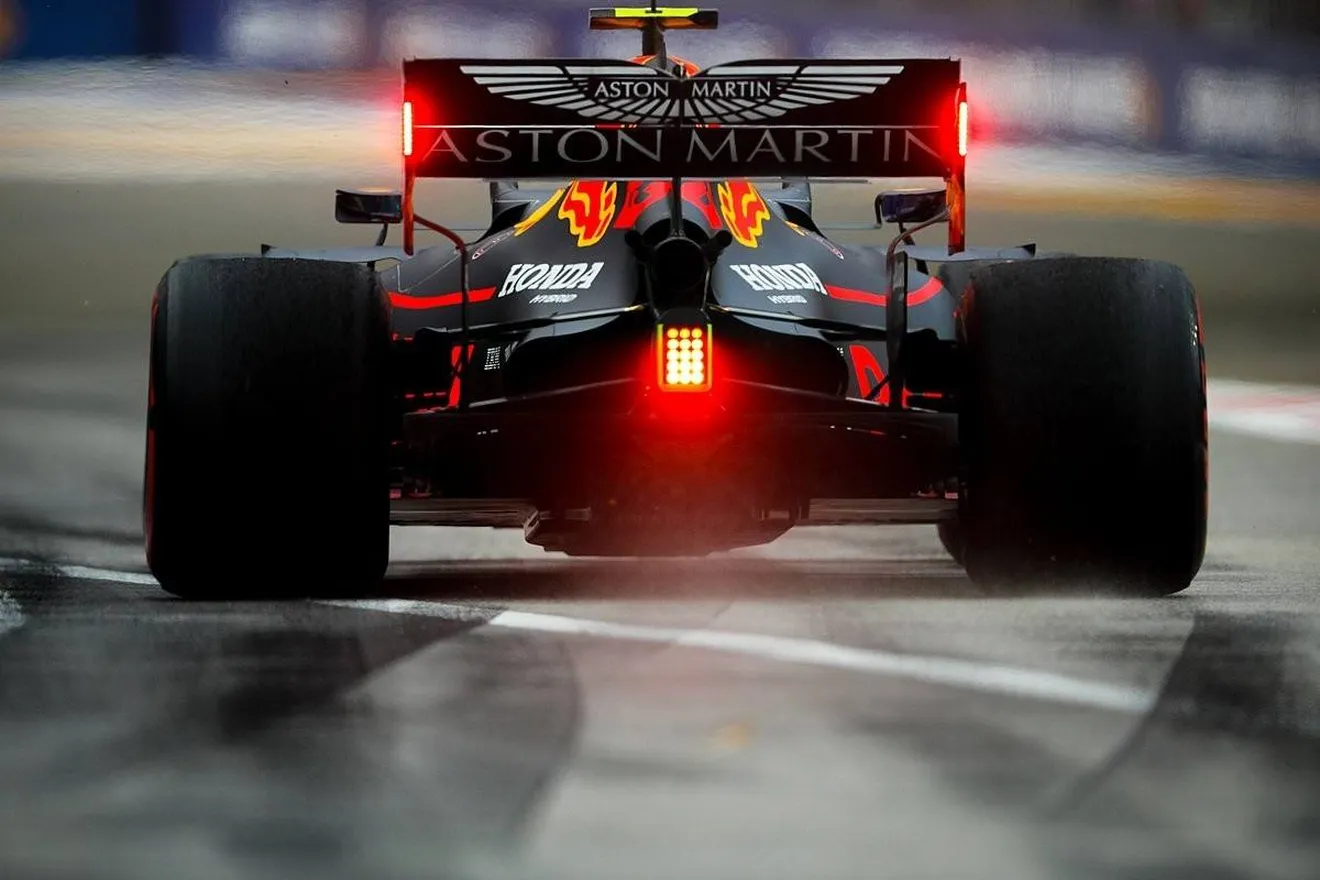 Verstappen se lleva los primeros libres en Marina Bay sobre Vettel y Hamilton