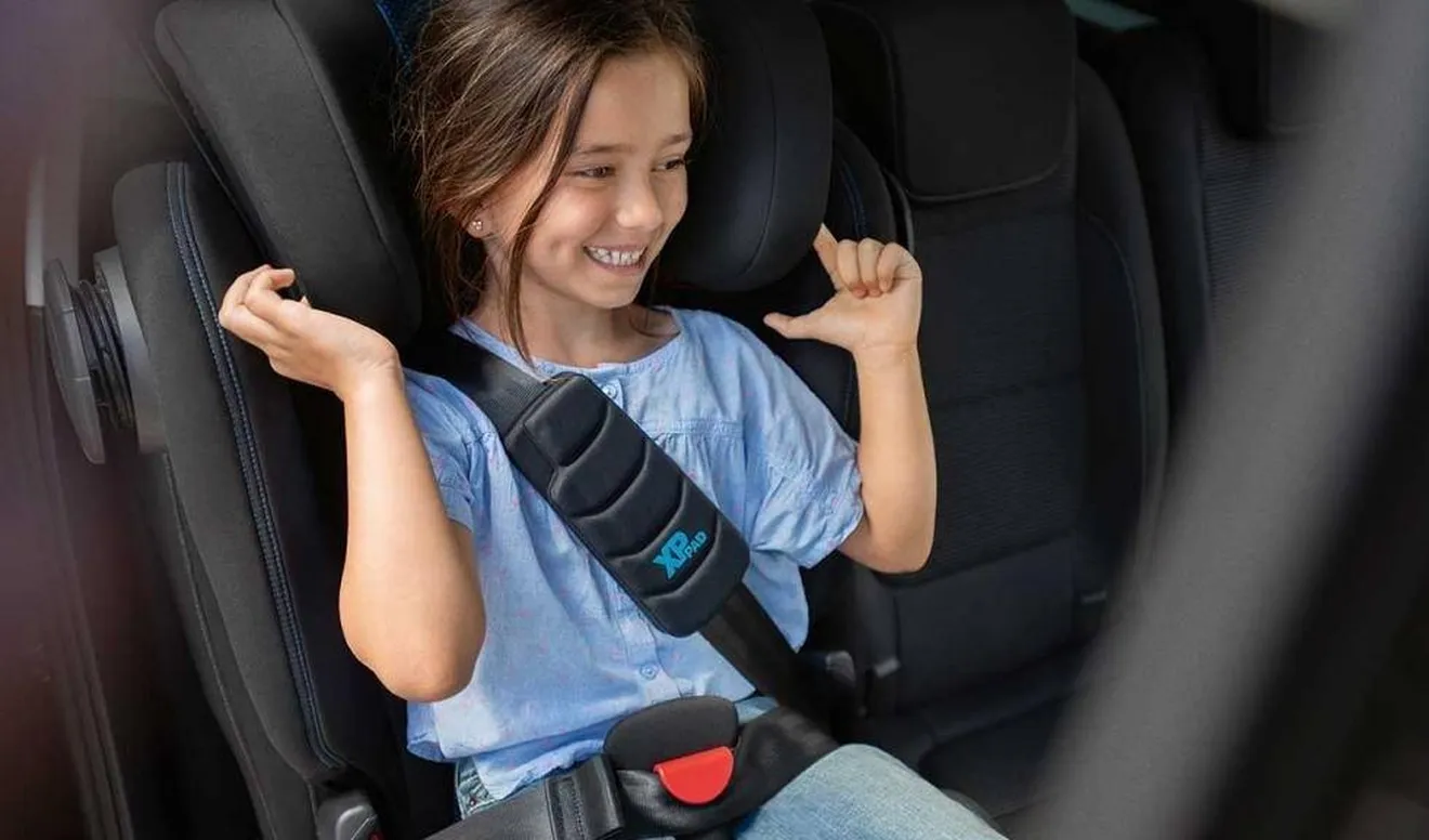 Cómo elegir la silla adecuada cuando tu hijo viaja con cinturón de seguridad