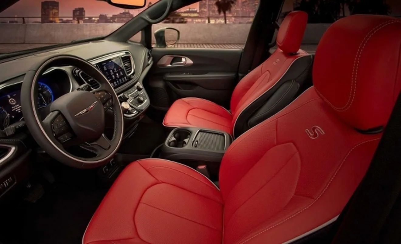 Chrysler Pacifica Red S Edition - interior