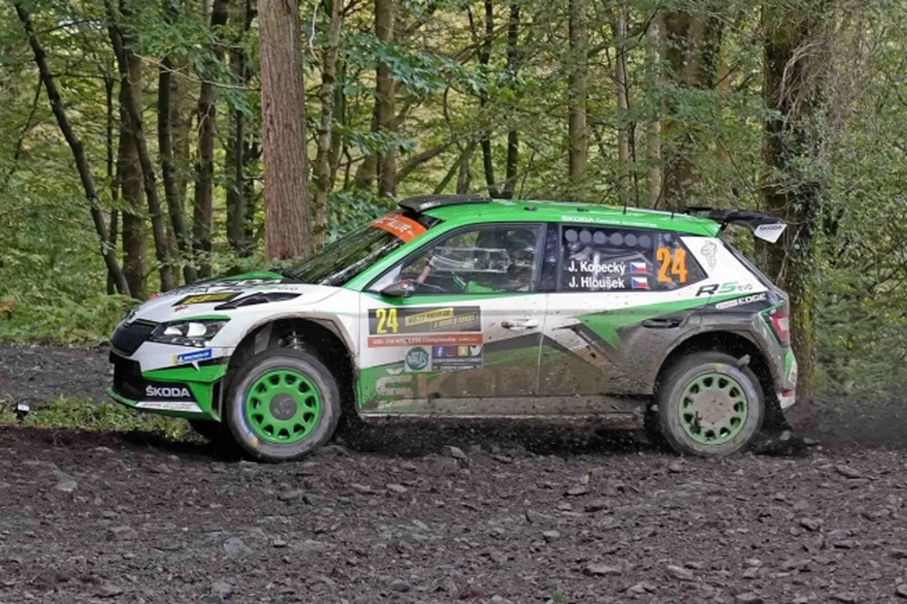 Ott Tänak ya es líder de un accidentado Rally de Gales